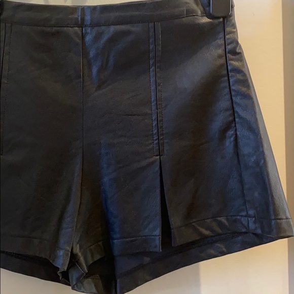 Pleather shorts - Picture 2 of 2